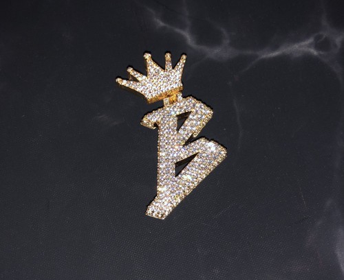 Mặt dây chuyền “Crown B” 