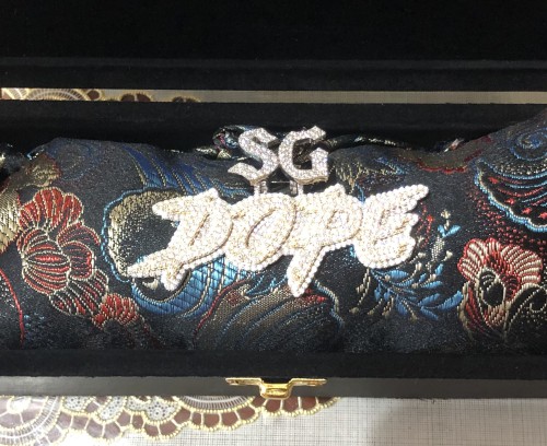 Mặt dây chuyền “SG DOPE” 