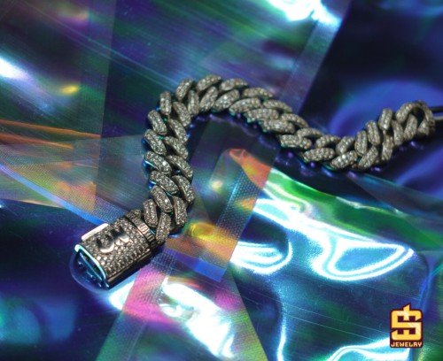 “UN” Cuban Dome Bracelet 13mm 