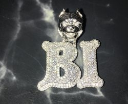 Mặt dây chuyền “BI”