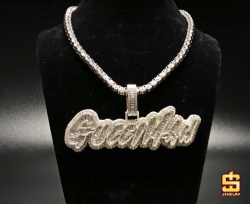 Mặt dây chuyền “Gucciman”